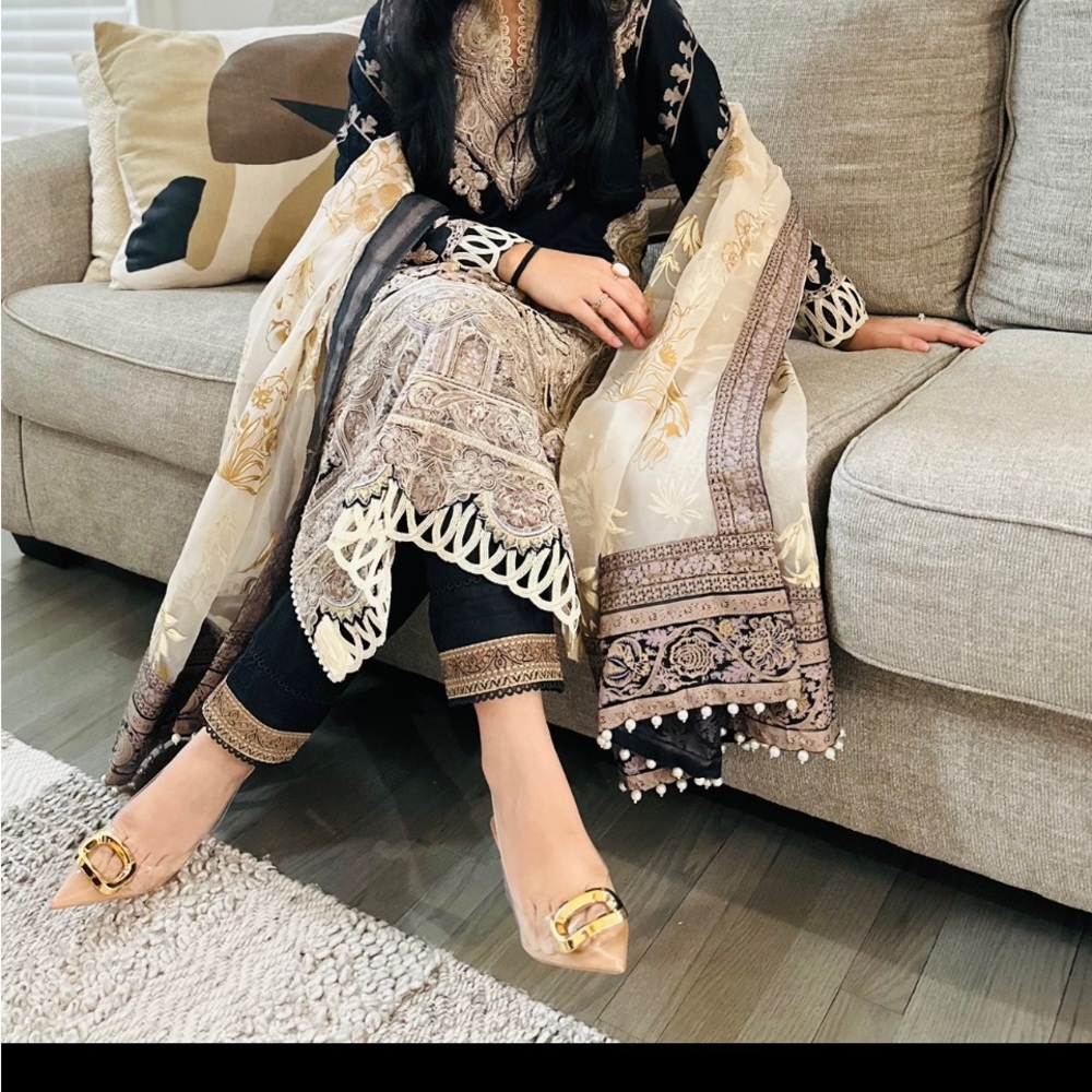 Sana safinaz dupatta only!